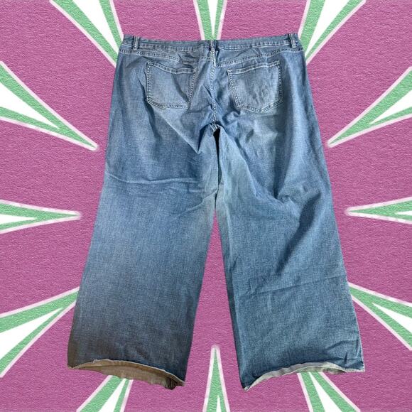 Lane Bryant Women's 24 Medium Wash Mid Rise A-Line Trouser Wide Leg Jeans - Picture 2 of 8